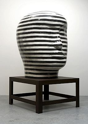 Jun Kaneko, Head 05-10-14, 2003
Ceramic, 76 x 55 x 65 inches
KANE0040