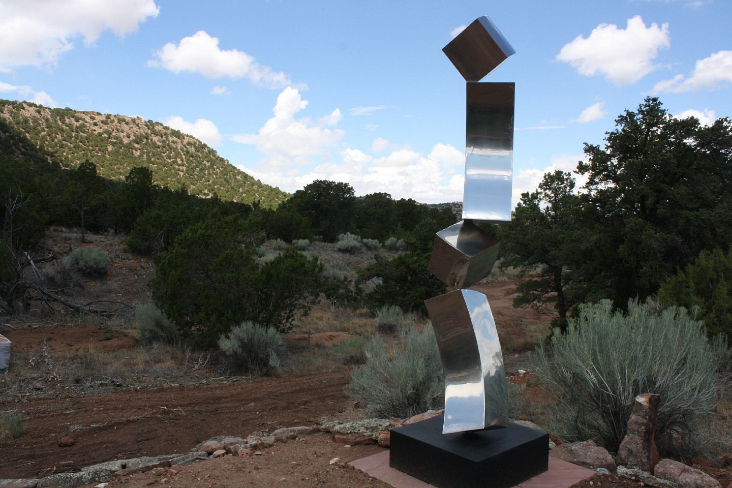 Gino Miles, Z C (based on Morse Code Series), 2019
stainless steel, 84" tall, (pedestal is 12"x30"x30")
MILE00040