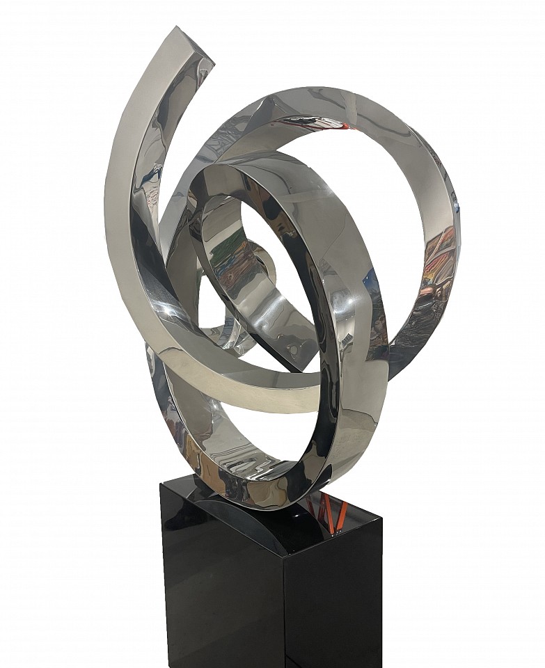 Gino Miles, ZZ Crisscross, 2021
stainless steel, 56"x45"x45" turning radius plus 16"x30"x30" base
MILE00034