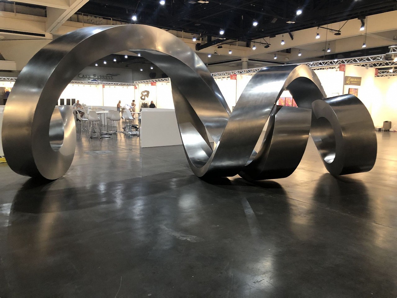 Gino Miles, Z Arches, 2022
stainless steel, 120 x 114 x 360 in.
MILE00044
$650,000