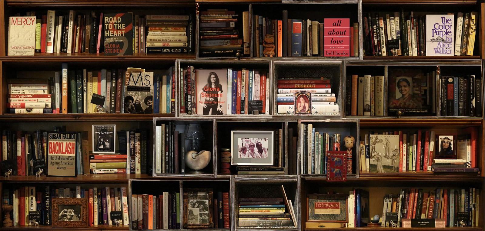 Max-Steven Grossman, Z Gloria Steinem bookscape, 2022
Diasec mounted photograph, 37 x 75 inches and 48 x 100 inches
GROSS00690