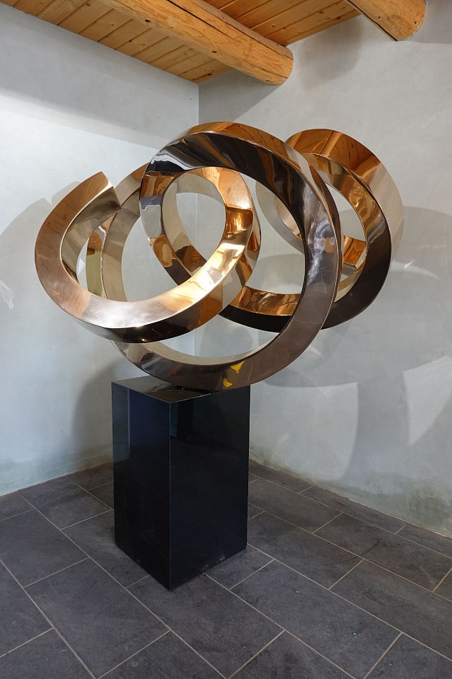 Gino Miles, Z Long Road, 2022
Polished bronze, 46 x 58 x 58 inches (plus base 30 x 20 x 20 inches)
MILE00053