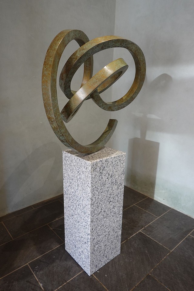 Gino Miles, Z Carefree, 2023
Bronze, 28 x 28 x 28 inches on a 32 x 12 x 12 inch base
MILE00063