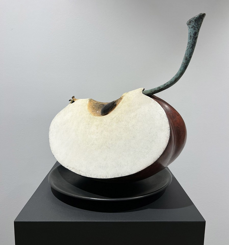 Luis Montoya and Leslie Ortiz, Apple Slice; edition 2/6
Bronze, 14 x 16 x 12 in.
MONT00027