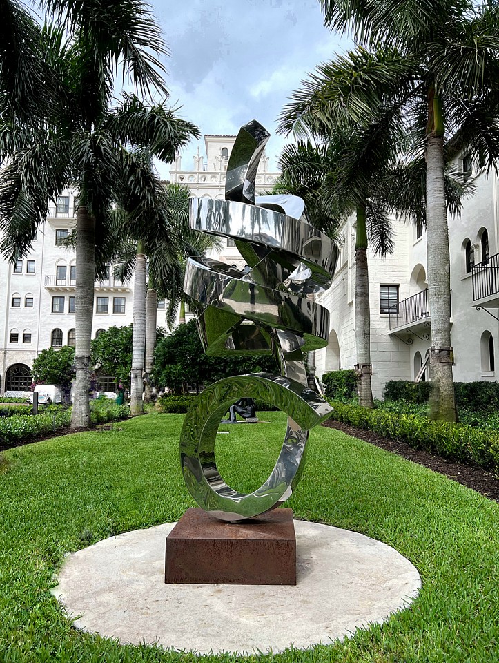 Gino Miles, Obsession, 2022
stainless steel, 92 x 42 x 42 inches on 10 x 32 x 32 inch base
MILE00058
$180,000