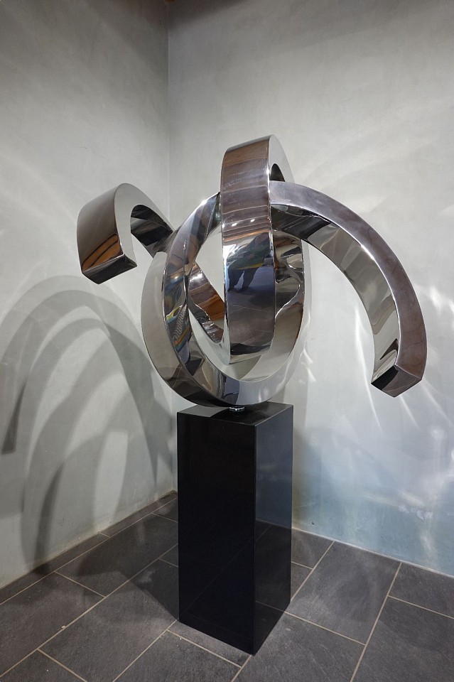 Gino Miles, ZZ Playful, 2023
Stainless Steel on granite base, 38 x 42 x 42 inches on 30 x 12 x 12 inch base  
MILE00073
$48,000