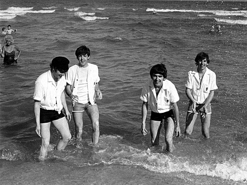Harry Benson, Z Beatles on Miami Beach; edition of 35, 1964
30 x 40 inches $18,000, 24 x 30 inches $15,000, 20 x 24 inches $12,000, 17 x 22 inches $10,000
BENS00023