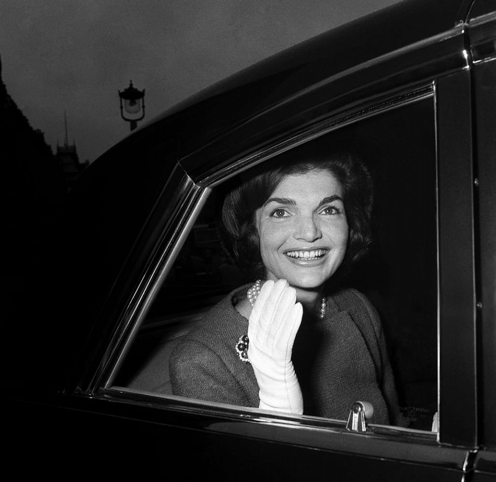 Harry Benson, Z Jackie Kennedy, London; edition of 35, 1962
Photograph, 40 x 40 inches $20,000,  30 x 30 inches $18,000
BENS00034