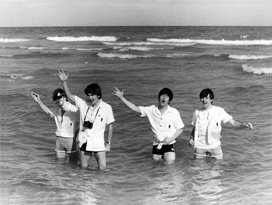 Harry Benson, Beatles Waving on Miami Beach; edition 6/35, 1964
Archival Pigment Photograph, 30 x 40 inches (paper) /  [+$1,200 frame]
BENS00048