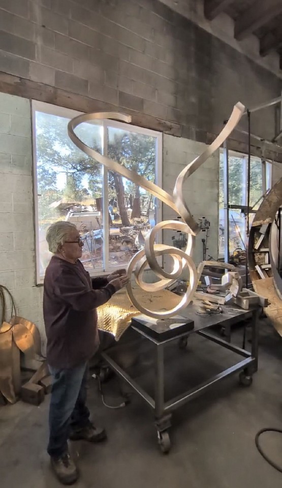 Gino Miles, White Light, 2025
Bronze, 72 x 57 x 57 inches on 32 x 12 x 12 inch base
MILE00101