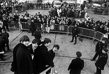 Harry Benson -&nbsp;Beatles Arriving in New York; edition 9/35